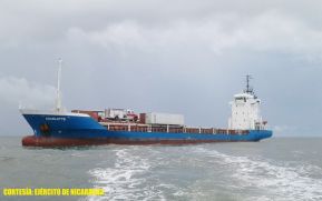 Fuerza Naval brinda protección y seguridad al arribo del buque mercante Charlotte