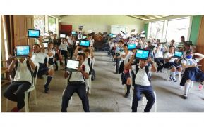 Entregan medios tecnológicos para aulas digitales del colegio de Mulukukú en el Caribe Norte