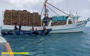 Naval brinda protección y seguridad a la flota pesquera en el inicio de temporada de captura de langosta