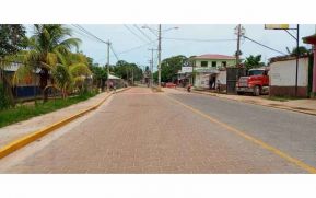 Inauguran proyecto de adoquinado en el barrio Peter Ferrera de Bilwi