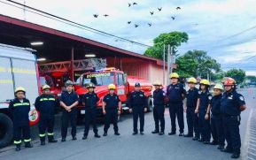 Parten hacia la estación de bomberos de Altagracia nuevos vehículos y personal bomberil