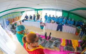Gobierno de Nicaragua entrega equipos de protección a trabajadores de la salud