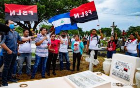 Una flor al padre del de la Resistencia Urbana, comandante Julio Buitrago Urroz