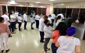 Trabajadores de la salud reciben pago adelantado correspondiente al mes de agosto