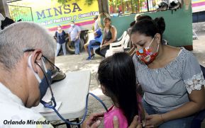 Atención médica más cerca de la población en feria de salud celebrada en el barrio Revolución