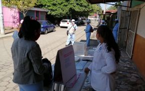 Familias del barrio Benedicto Valverde aplauden jornadas de fumigación y aplicación de BTI