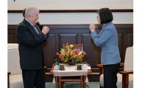 Audiencia presidencial de despedida del Embajador William Tapia en Taiwán
