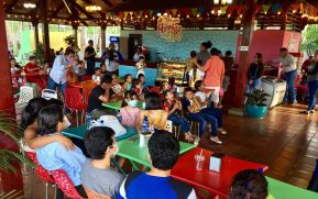 Presentación de títeres en la Hormiga de Oro promueve bailes folclóricos