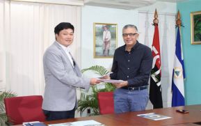 Enacal firma contrato para la construcción de Sistema de Alcantarillado y planta de aguas residuales en Bluefields