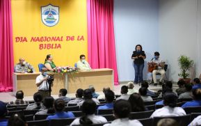 Pastores y pastoras reciben reconocimiento al celebrarse el Día de la Biblia en Nicaragua