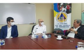 Embajador de Chile sostiene encuentro con el doctor Guillermo González, Sinapred