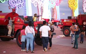 Bomberos realizan demostración de la técnica de rescate en el Paseo de los Estudiantes