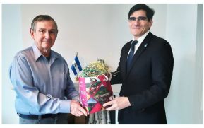 Expertos en lagunas de Nicaragua con nuestro embajador en Finlandia