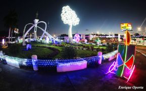 Gobiernos locales instalan ambientes navideños en principales calles