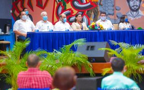 UNAN-Managua entrega doctorado honoris causa a los maestros Miguel de Castilla Urbina y Alina Giusto Largaespada