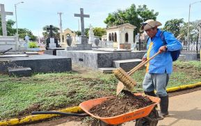 Alcaldía de Managua realiza labores de limpieza en el Cementerio General