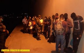 Ejército de Nicaragua realiza retención de una embarcación con migrantes ilegales