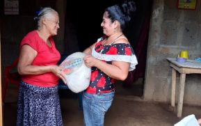 Gobierno entrega Paquetes Alimenticios en Carazo