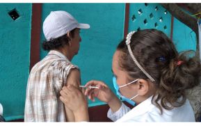 Familias del barrio Altagracia reciben atención médica gratuita