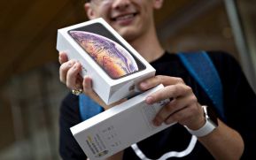 Francia no permitirá la venta del iPhone 12 sin auriculares