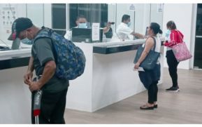 Nicaragüenses ingresan de manera ordenada y segura por puesto fronterizo de Peñas Blancas