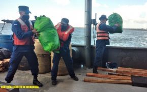 Desembarco de ayuda humanitaria en Puerto Cabezas