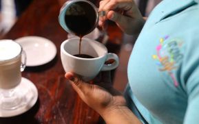 Deléitese con sabrosas bebidas calientes en la Casona del Café