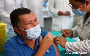 Nicaragüense de 62 años, el primero en recibir la vacuna Sputnik V