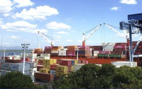 Nicaragua mejorará el servicio de importaciones y exportaciones con grúa móvil única en Centroamérica