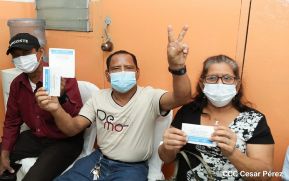 Vacuna contra la Covid-19 se aplica conforme las prioridades establecidas en planes elaborados por el Ministerio de Salud