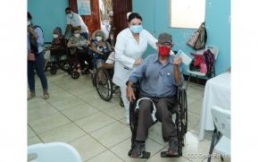 Compañera Rosario Murillo destaca orden y calidad en la atención en jornadas de vacunación
