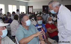 Adultos mayores satisfechos con la aplicación de la vacuna contra la Covid-19
