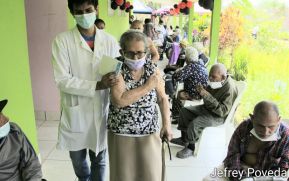Pacientes crónicos y adultos mayores son vacunados contra la Covid-19 en Nueva Segovia