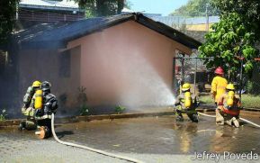 Bomberos unificados muestran sus habilidades y destrezas en ejercicio demostrativo