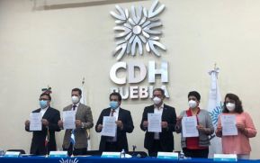 Firma de "Carta de la Tierra" en Comisión de Derechos Humanos del Estado de Puebla, México