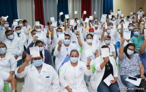 Sigue vacunación voluntaria para trabajadores en la primera línea de atención en Nicaragua