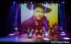 Juventud Sandinista rinde homenaje al General Sandino con una cantata en el Teatro Nacional