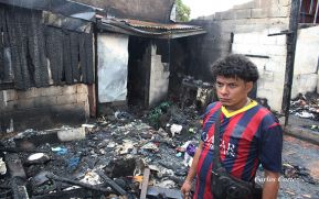 Alcaldía de Managua entrega materiales para reconstruir las viviendas incendiadas en el barrio Santa Ana