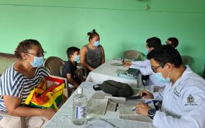 Así funciona el hospital que recorre las comunidades y los barrios de Nicaragua