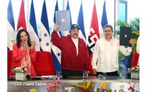 Presidente Daniel Ortega y Compañera Rosario se reúnen con el Presidente de Honduras