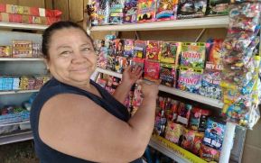 Comerciantes de pólvora esperan a compradores en el sector del Mitrab y Tiscapa