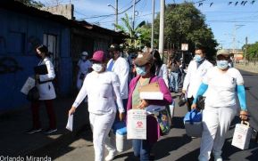 Brigadas de amor inmunizan contra la Covid-19 a familias del barrio Bóer en Managua
