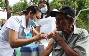 Familias de Ciudad Sandino son vacunadas contra la Covid-19