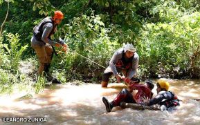 Bomberos Unidos de Nicaragua desarrollan prácticas sobre rescate en aguas rápidas