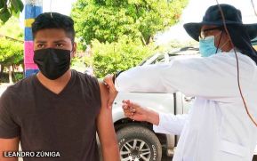 Realizan jornada de vacunación contra la Covid en Villa Revolución del Distrito VII