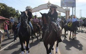 Grandioso desfile hípico en Granada en honor a la Virgen de La Asunción