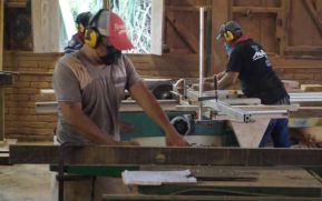 Sistema de Producción, Consumo y Comercio visitó taller creativo de muebles en Masaya