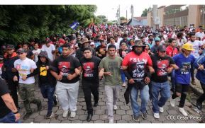 Militancia sandinista celebra el inicio de Octubre Victorioso con alegre caminata