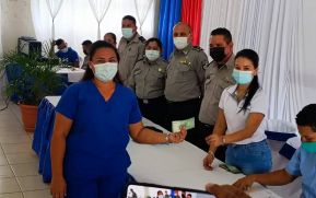 Entregan bono complementario a bachilleres del Sistema Penitenciario Nacional