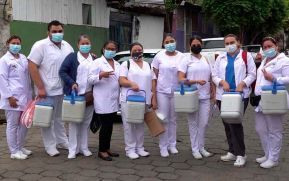 Vacunan contra la Covid-19 a familias del barrio Andrés Castro